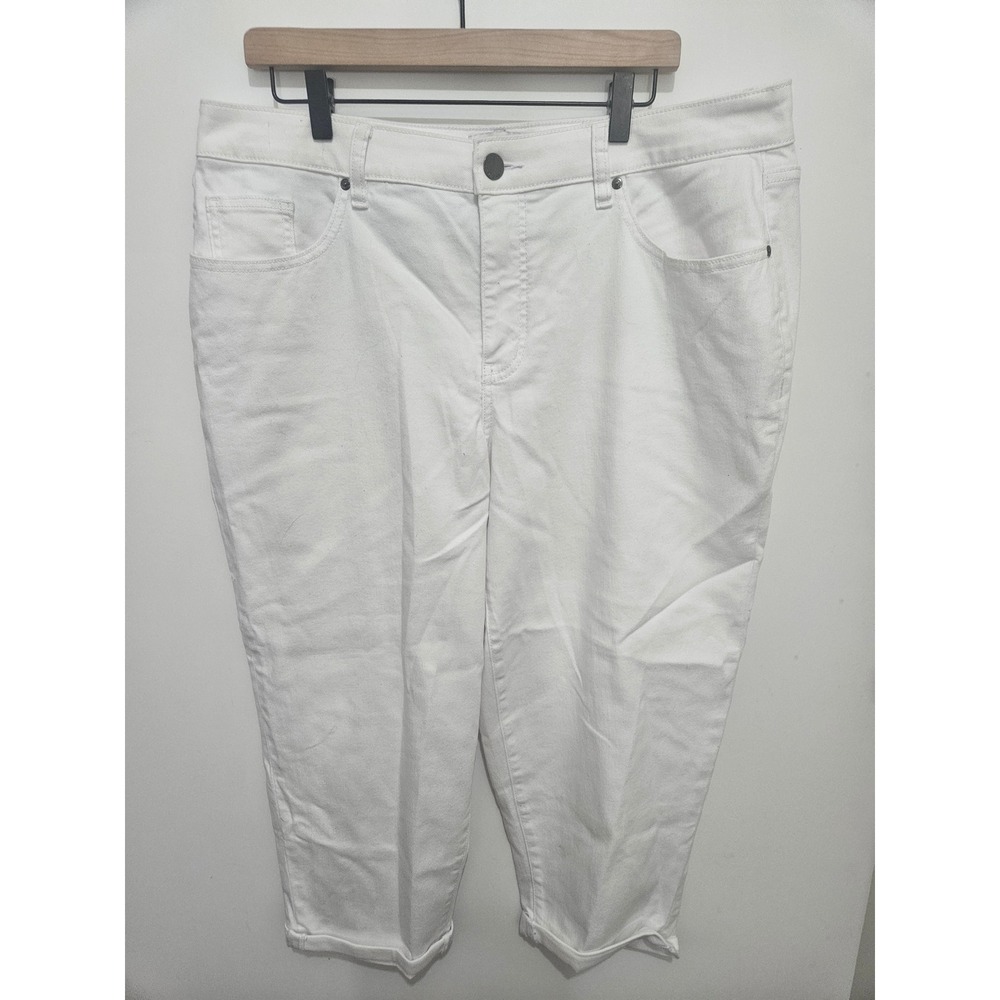 Lane Bryant White Signature Fit Mid-Rise Boyfriend Capri Pants Size 16